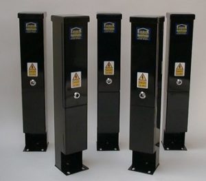 Mini Feeder Pillars in Black